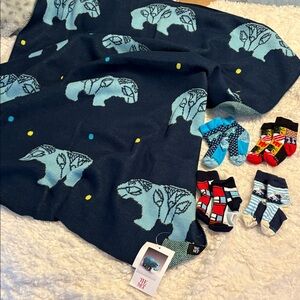 The Met Baby Blanket and Socks Set NWT